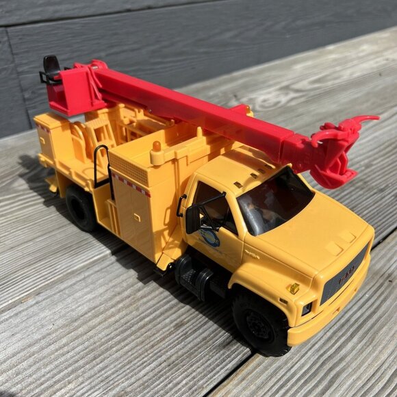 11" DG PRODUCTIONS -1996-2-1 Empire Pole Setter Truck Auger Digger Truck - Picture 3 of 16